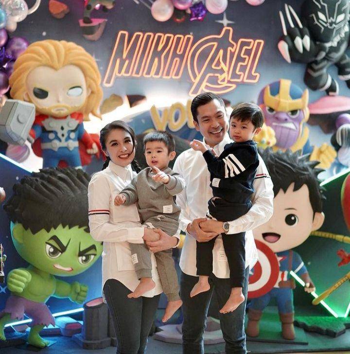 Sandra Dewi dan keluarga (instagram.com/sandradewi88)