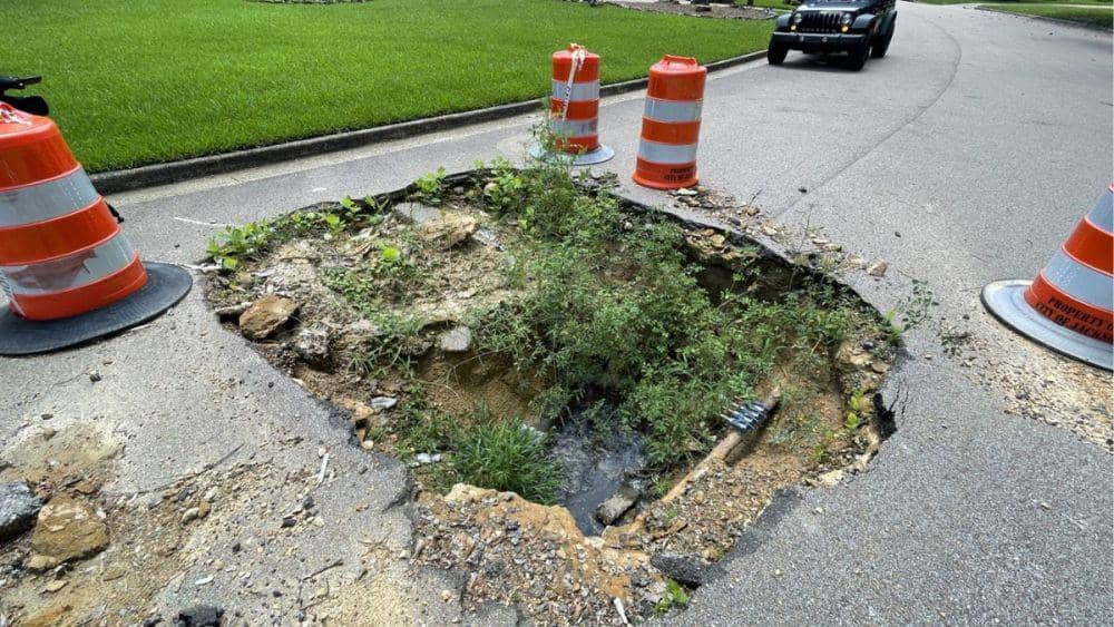 bentuk protes jalan rusak (twitter.com/catlawfin)