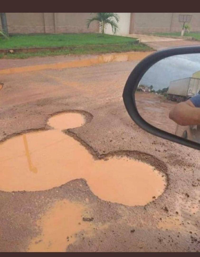 bentuk protes jalan rusak (twitter.com/benedictmbom)