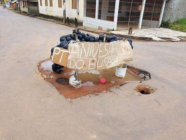 bentuk protes jalan rusak (twitter.com/isamarqsf)