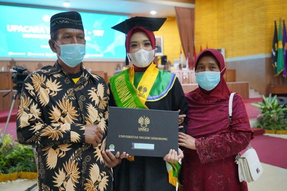 Raih IPK Tertinggi di FE Unnes Semarang Berkat Usaha Ubi Jalar
