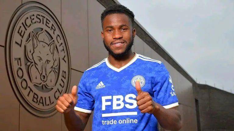 potret Ademola Lookman berseragam Leicester City (ghpressup.com)