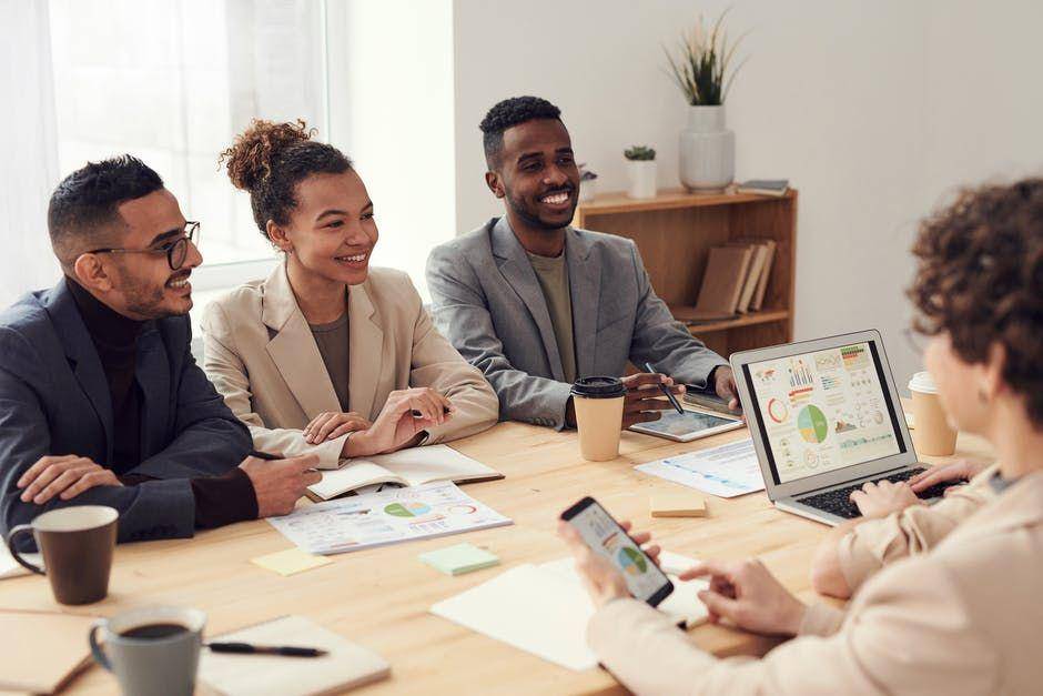 ilustrasi suasana kerja (pexels.com/fauxels)