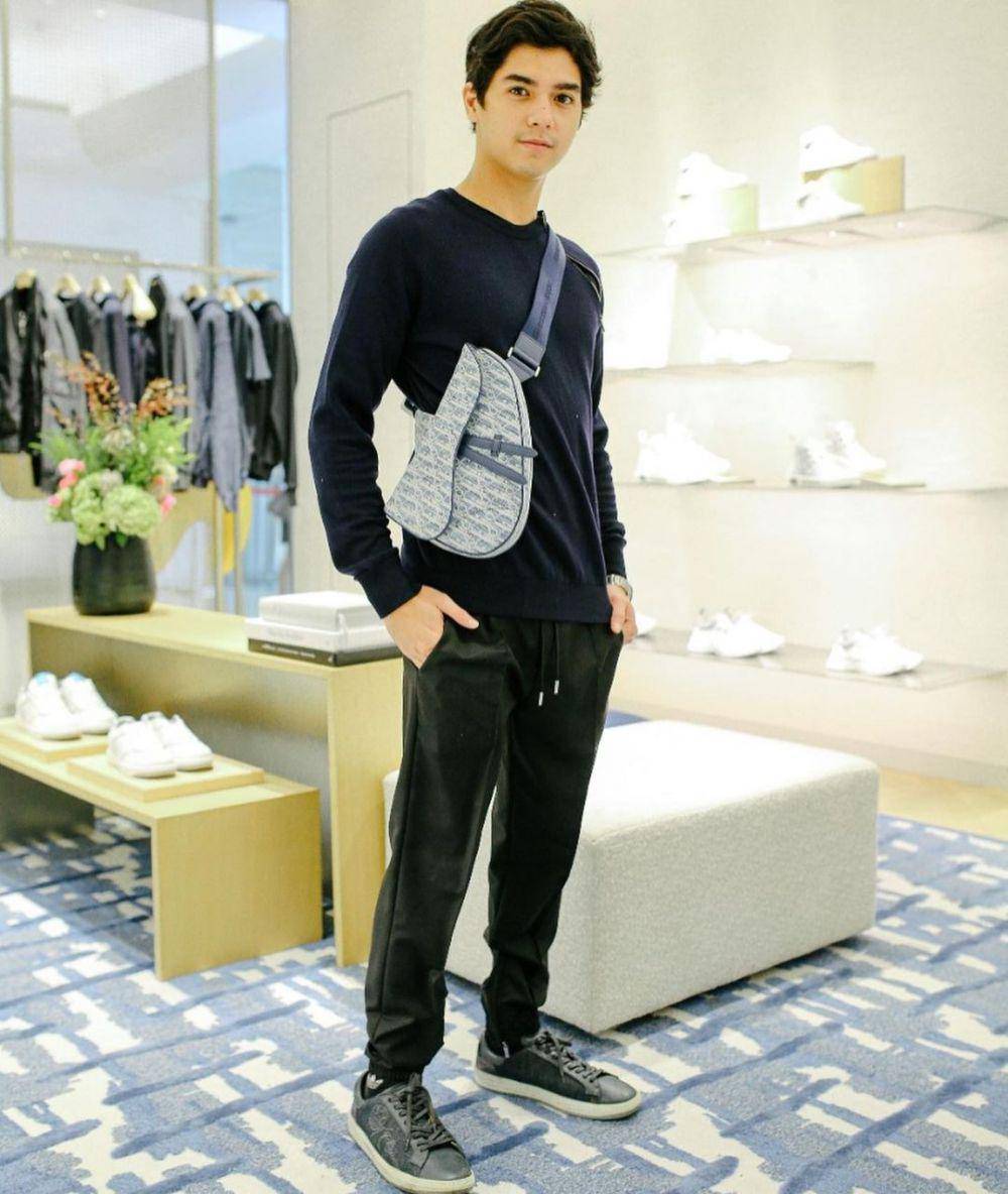 Al Ghazali (instagram.com/alghazali7)
