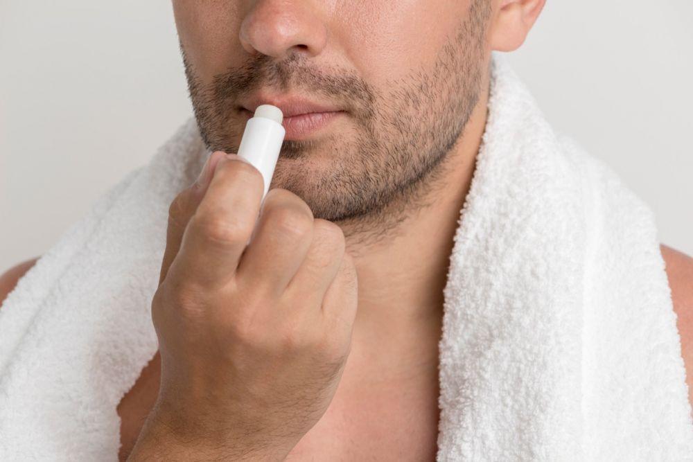 5 Rekomendasi Produk Lip Care Pria, Bikin Bibir Makin Sehat