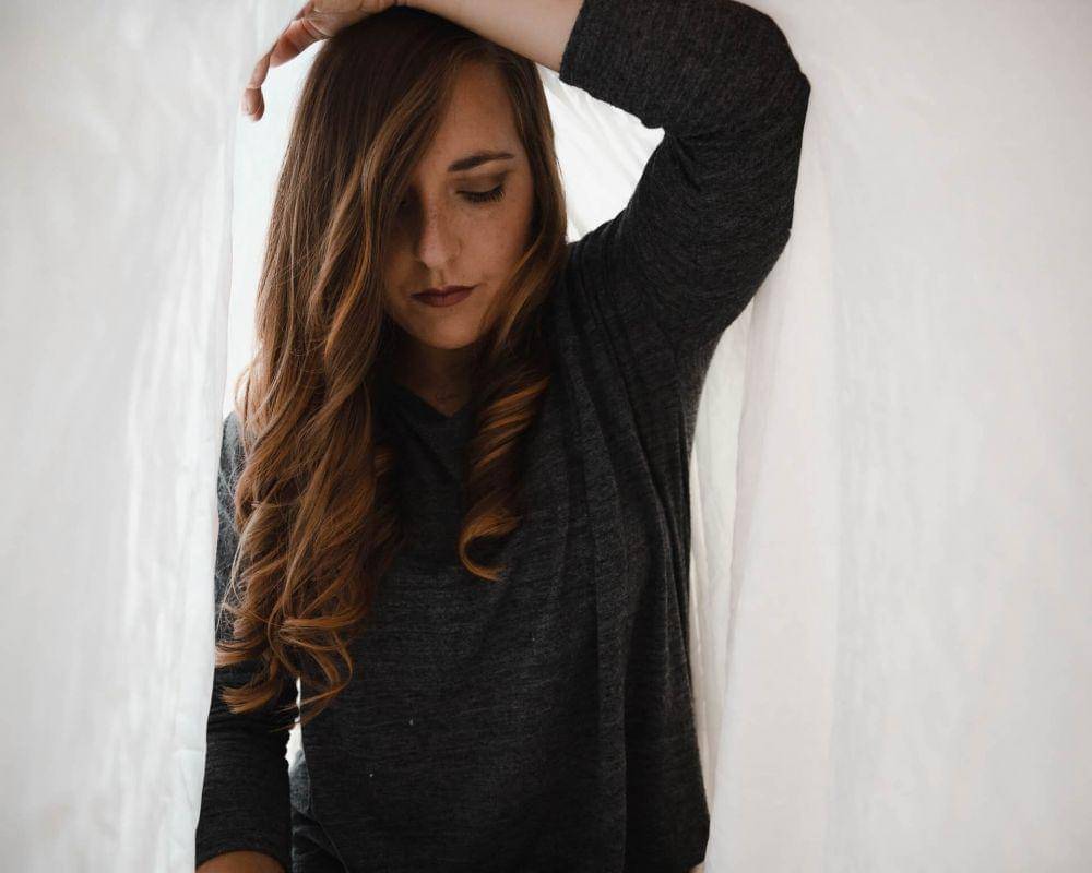 ilustrasi wanita bersedih (unsplash.com/Amanda Ware)