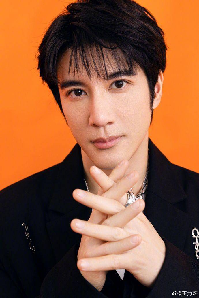 Wang Leehom (weibo.com/王力宏)
