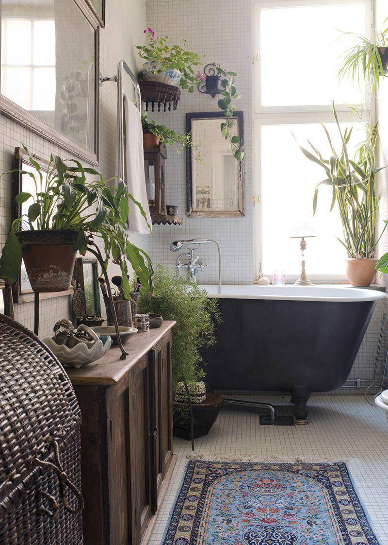 kamar mandi bergaya Bohemian (homedesignlover.com)