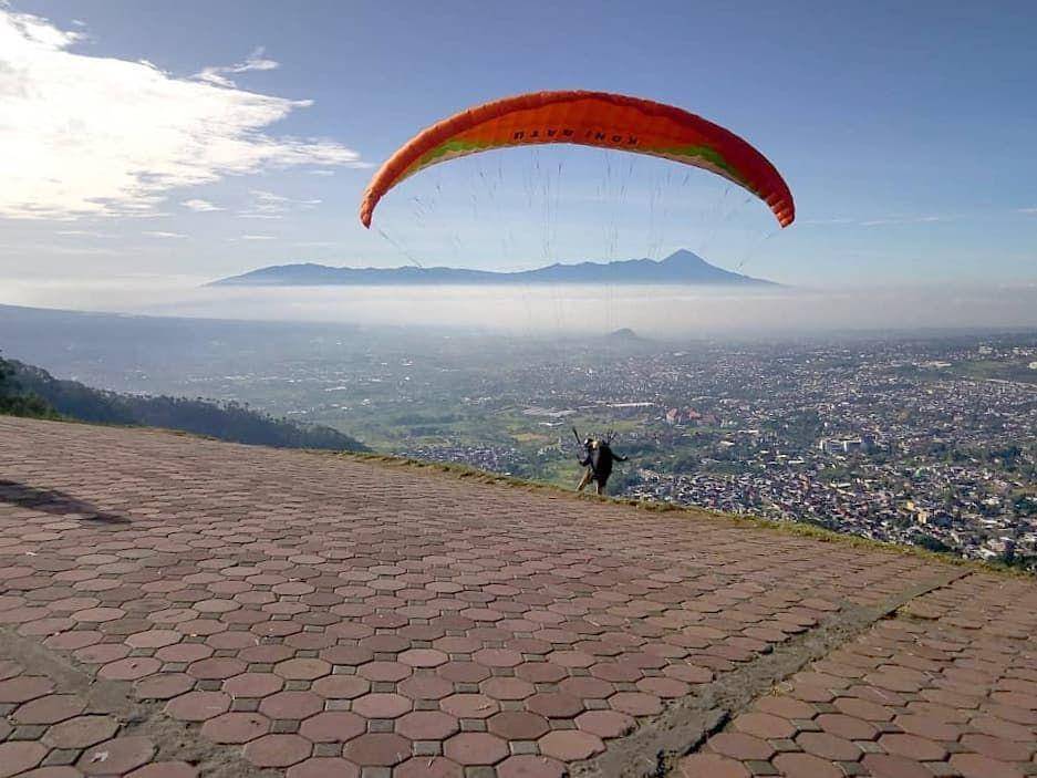 wisata paralayang Kota Batu (instagram.com/wisataparalayangbatu)