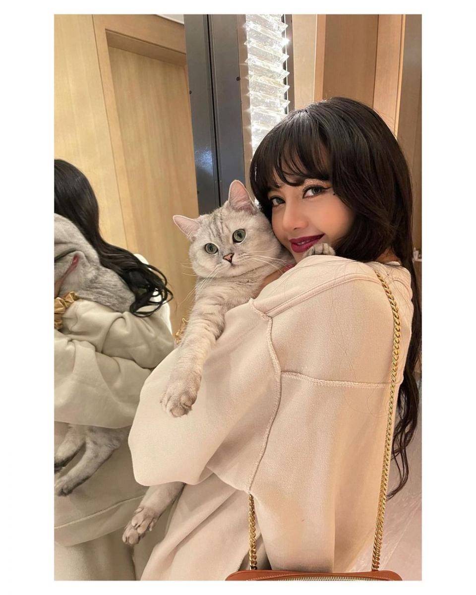 Lisa BLACKPINK dan hewan peliharaan (instagram.com/lalalalisa_m)