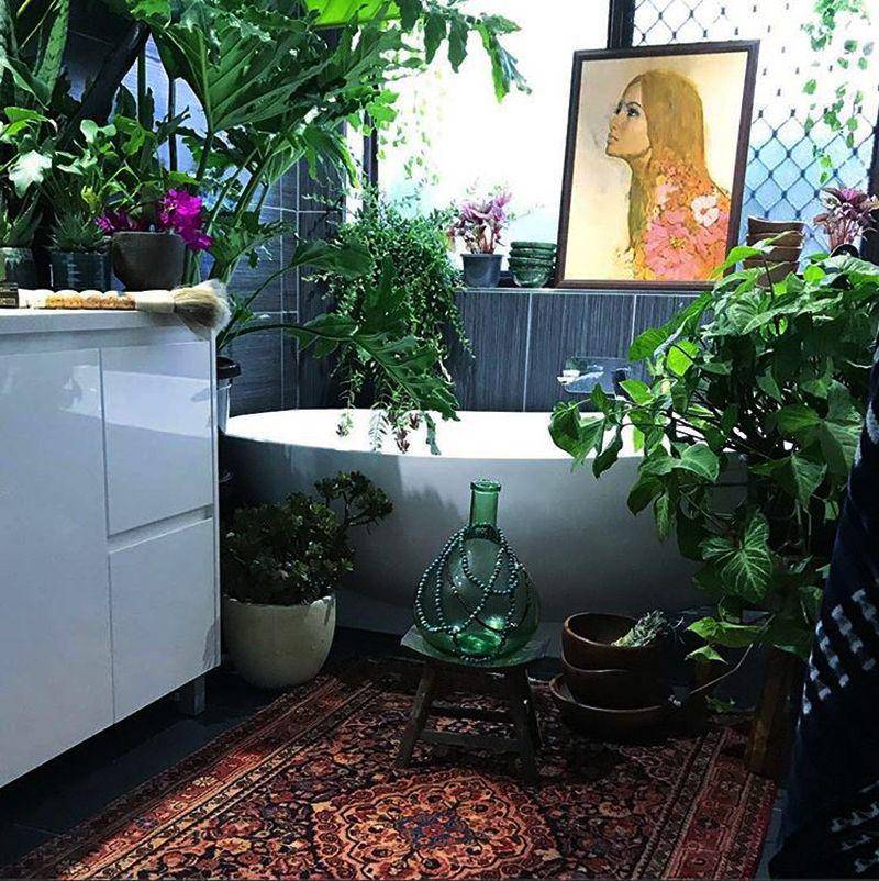 kamar mandi bergaya Bohemian (homedesignlover.com)