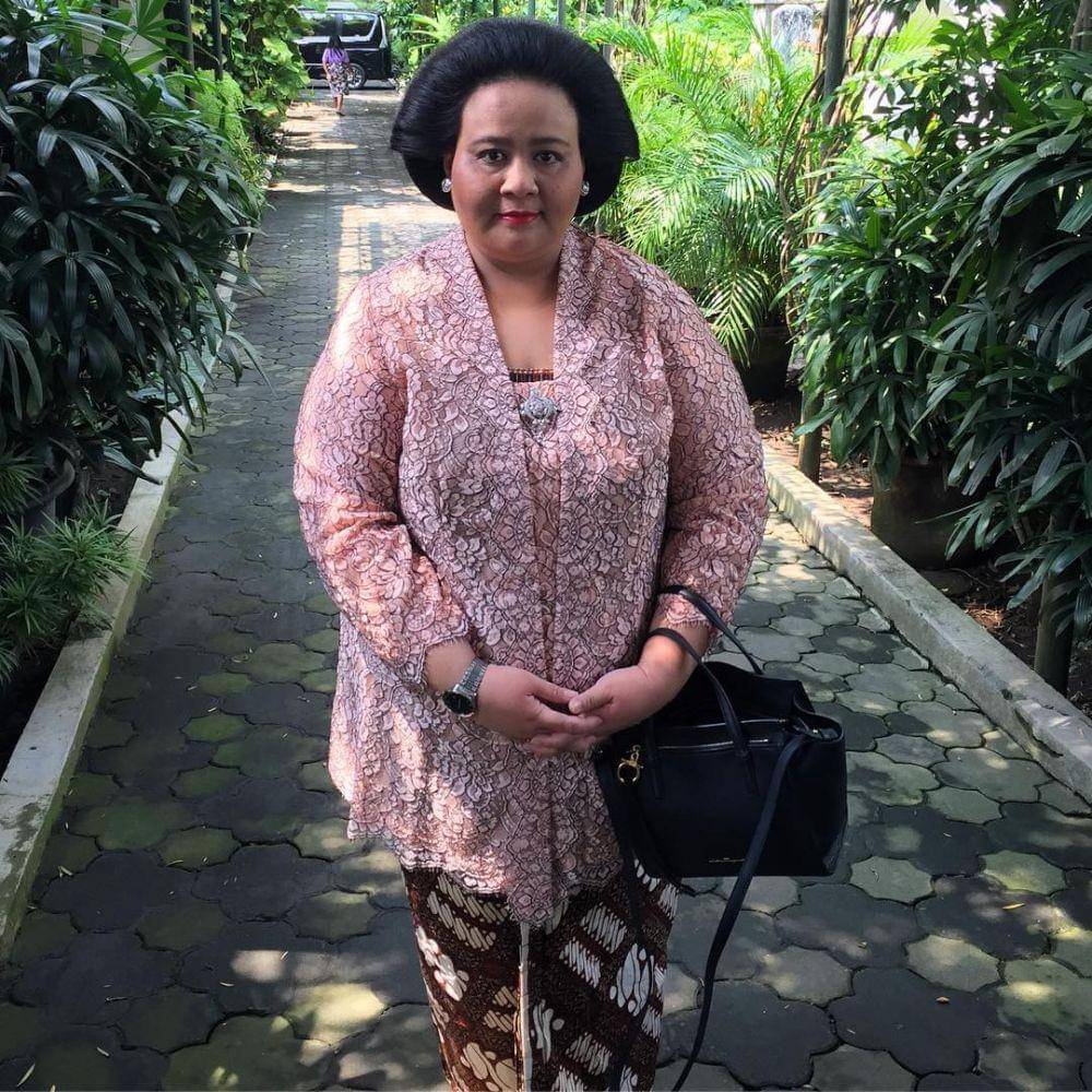 Kebaya dan Batik GKR Maduretno, Putri Keraton Yogyakarta (instagram.com/gkr.maduretno)