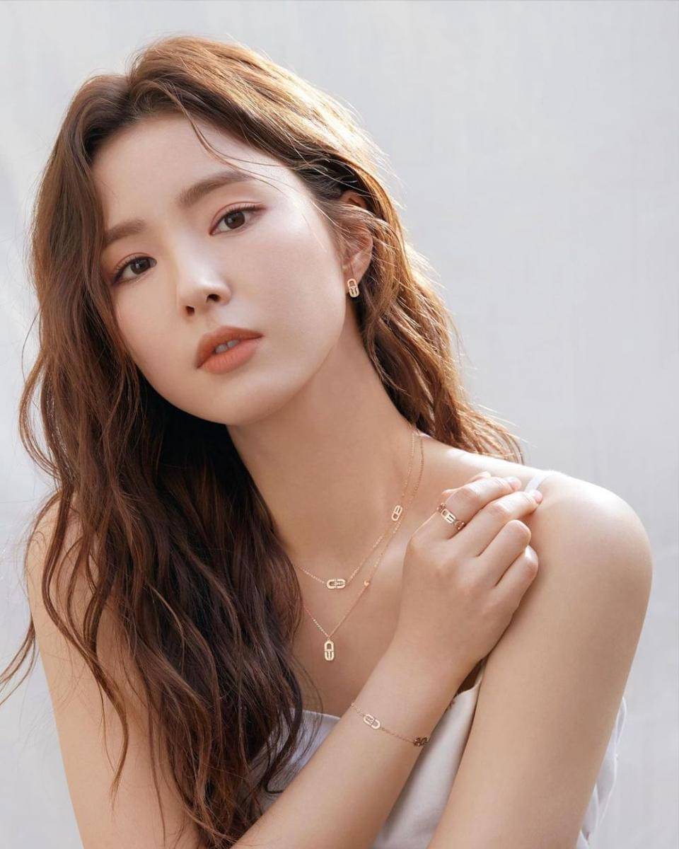 Shin Se Kyung (instagram.com/sjkuksee)