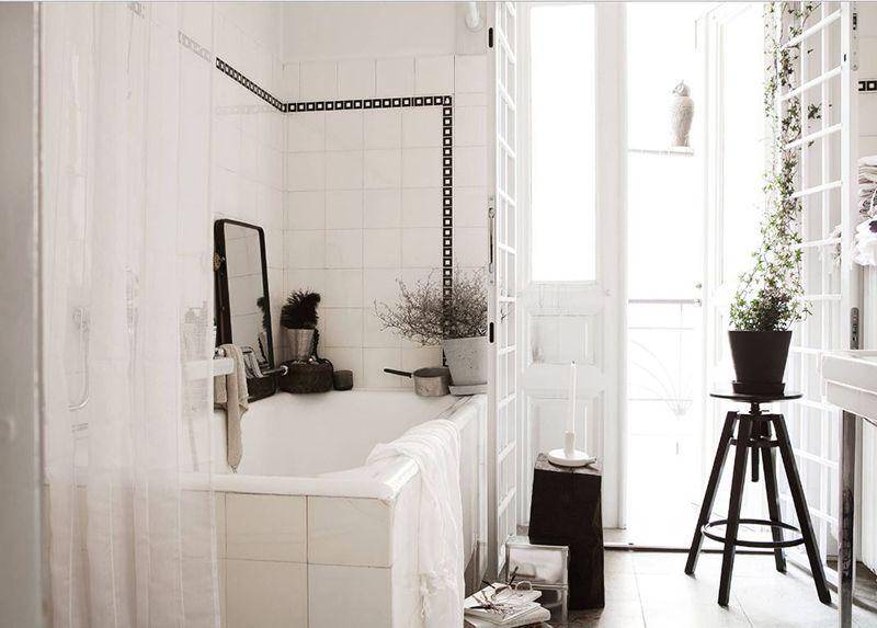 kamar mandi bergaya Bohemian (homedesignlover.com)