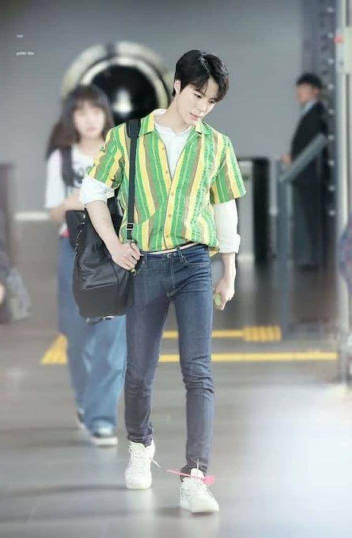 Kemeja ala Jeno NCT (instagram.com/nctchilldream)