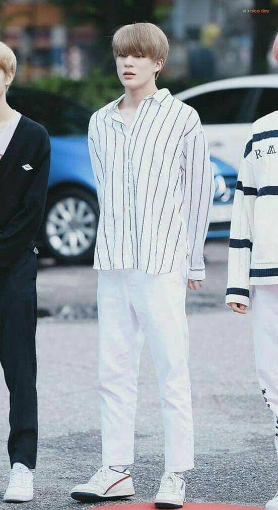 Kemeja ala Jeno NCT (instagram.com/nctchilldream)