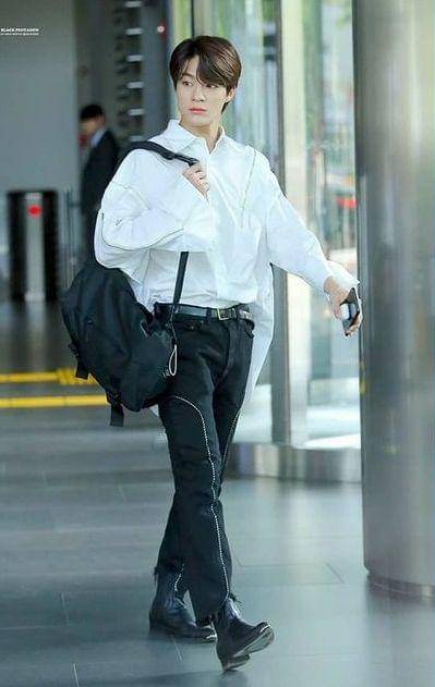 Kemeja ala Jeno NCT (instagram.com/nctchilldream)