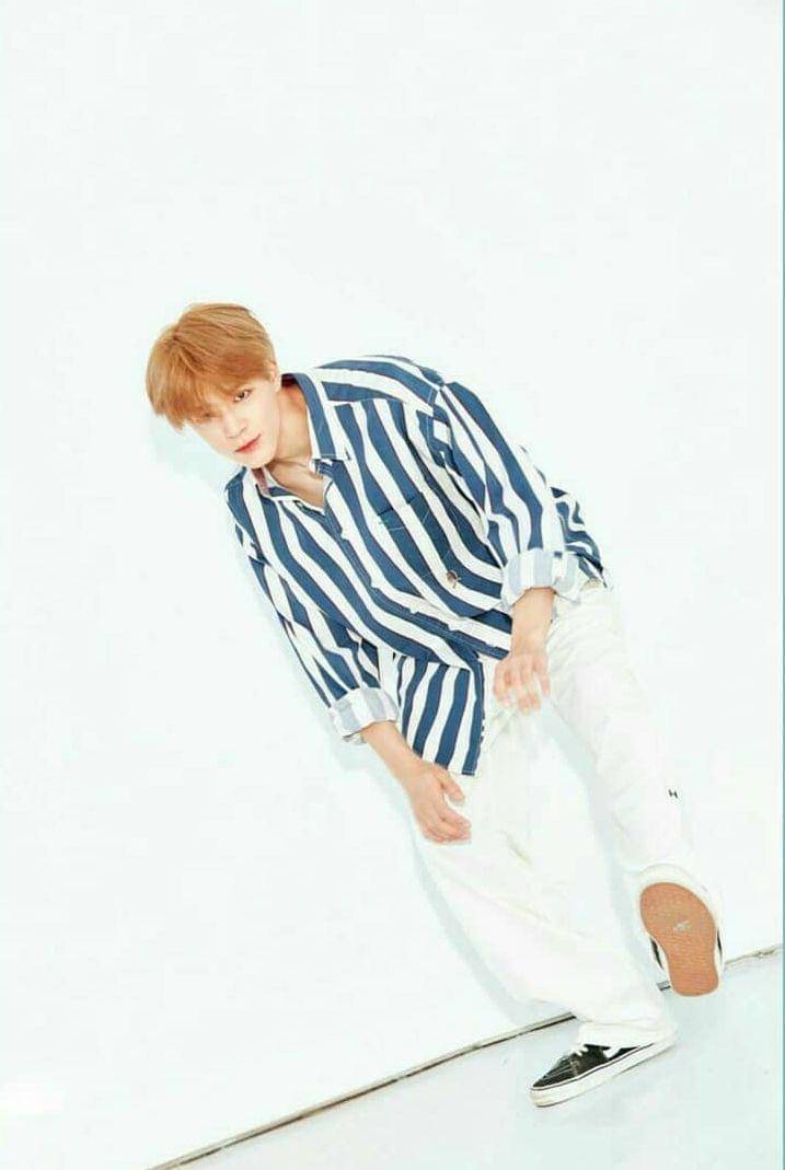 Kemeja ala Jeno NCT (instagram.com/nctchilldream)