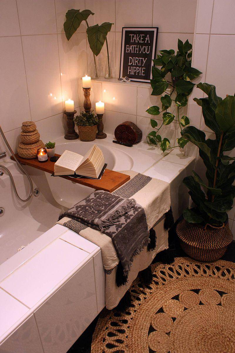 kamar mandi bergaya Bohemian (homedesignlover.com)
