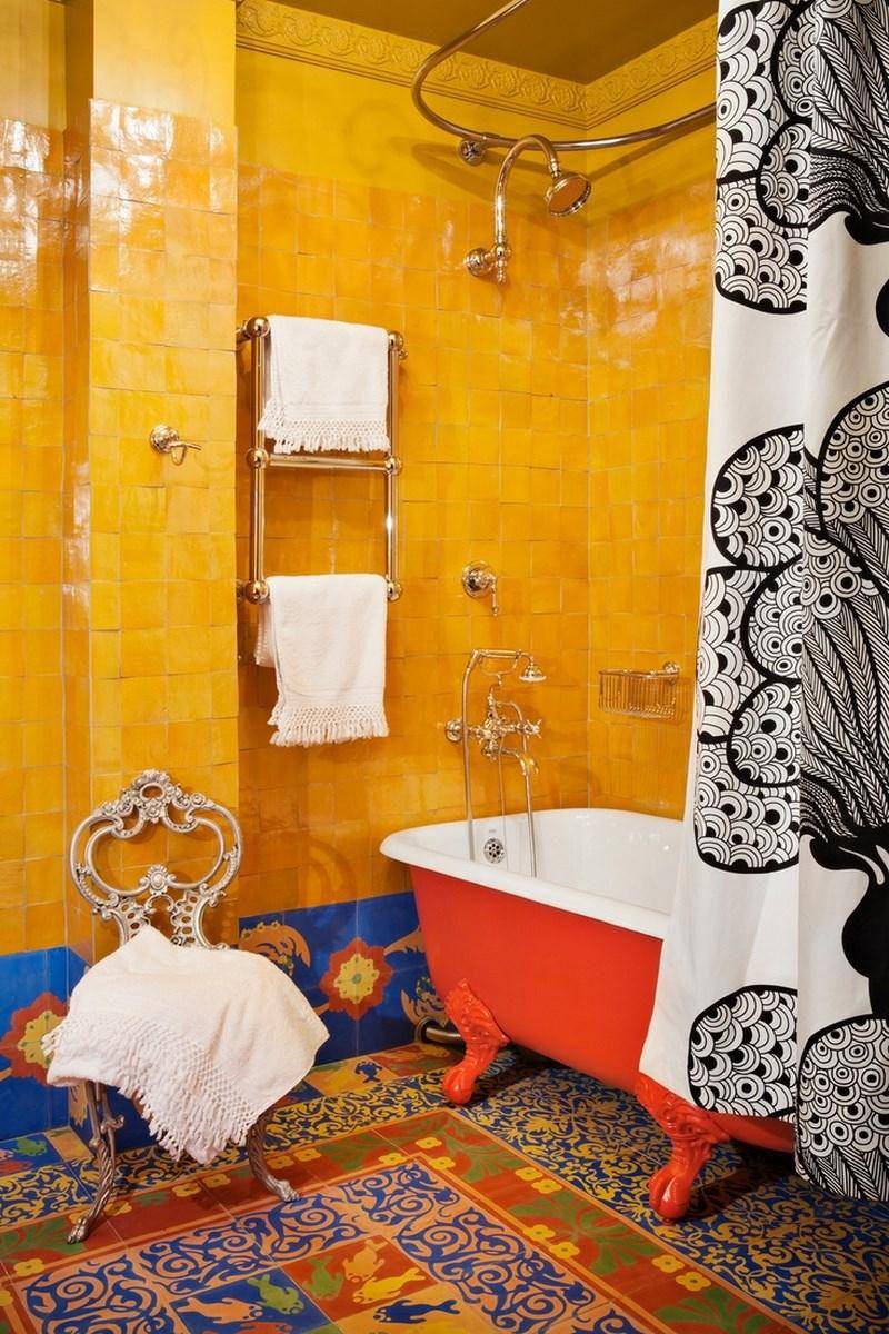 kamar mandi bergaya Bohemian (homedesignlover.com)