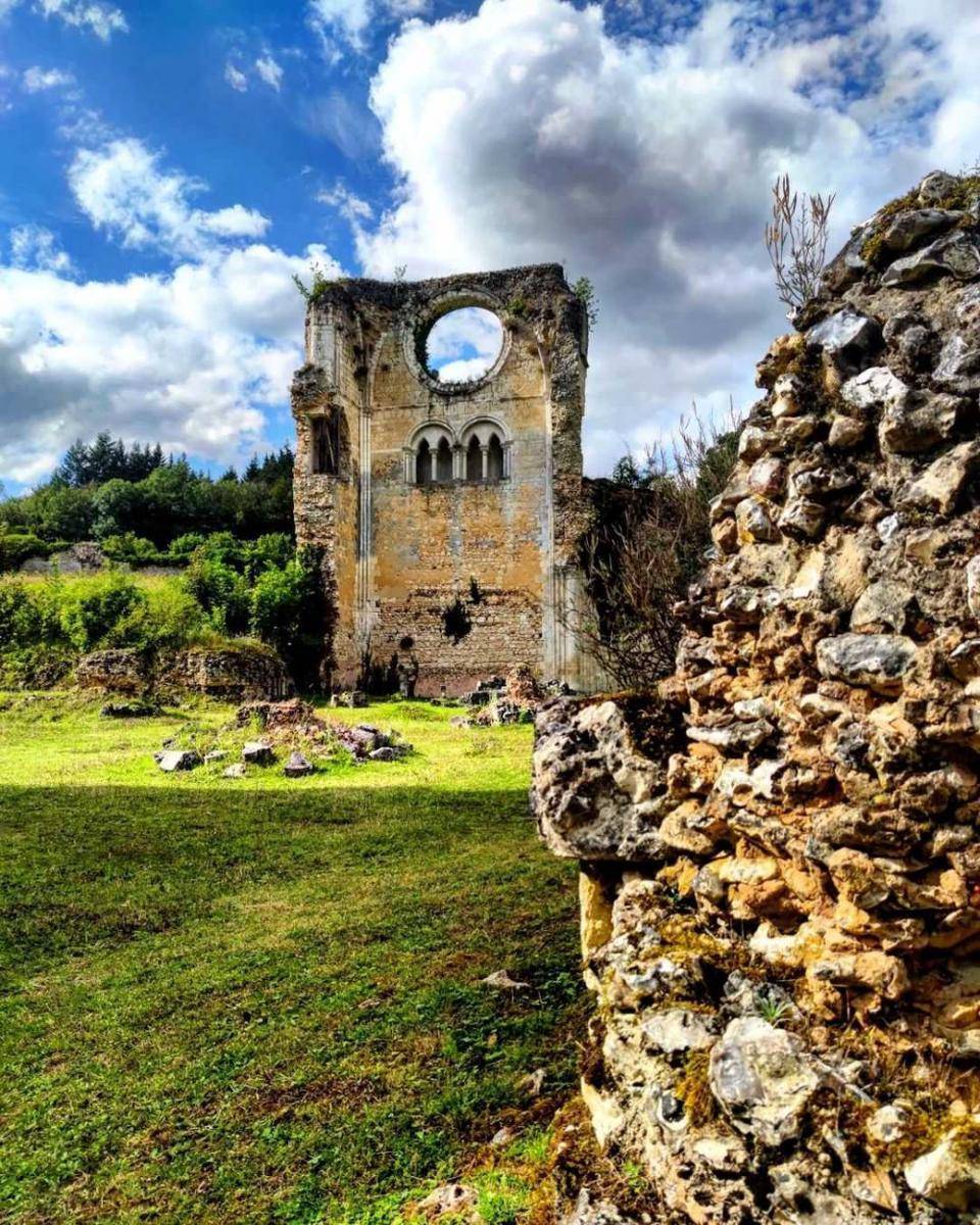 L'abbaye De Mortemer (instagram.com/jeanne_a_beauvais)