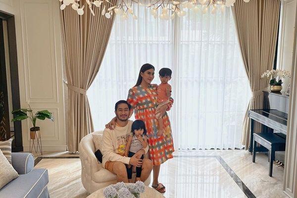 9 Potret Kamar Syahnaz-Jeje di Rumah Baru, Sepatunya Bikin Salfok