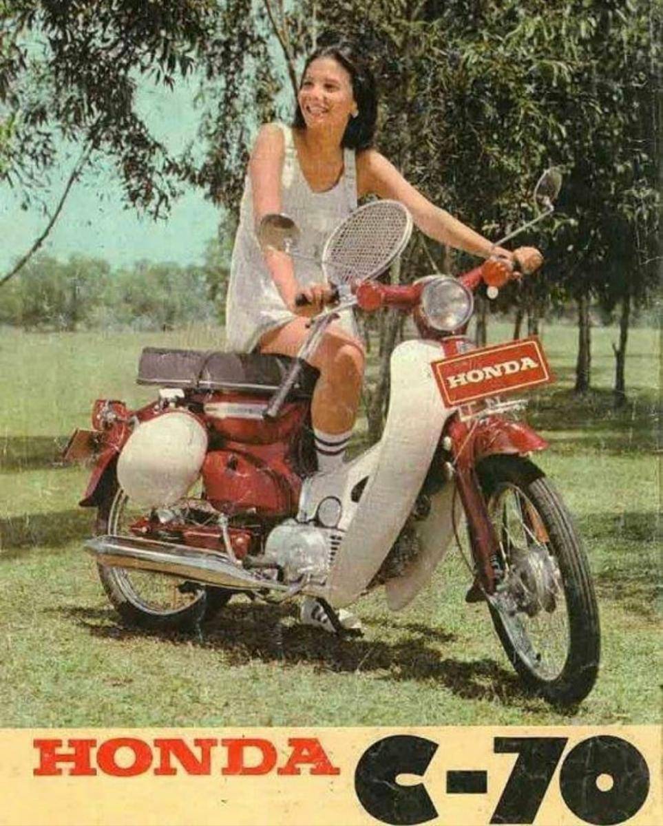 iklan motor jadul (instagram.com/potolawas)