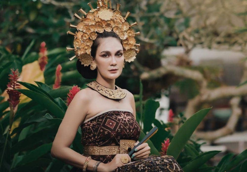 Nama Lengkap 10 Artis Berdarah Bali,  Semuanya Indah Didengar!