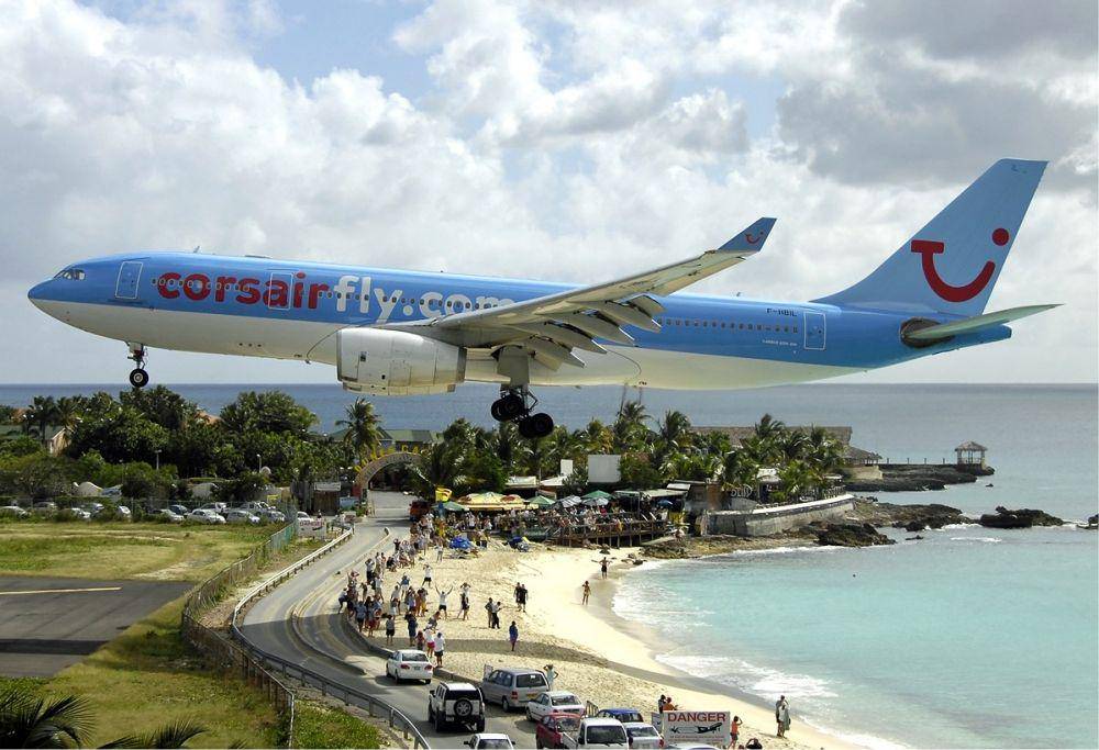 Pesawat Corsairfly hendak mendarat ke bandara. (gerryairways.com)
