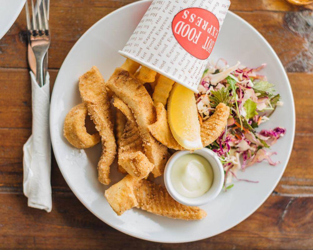 ilustrasi olahan dengan coleslaw (unsplash.com/Melissa Walker Horn)