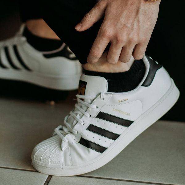 Ilustrasi sepatu dengan aliran udara (pexels/Wesner Rodrigues)