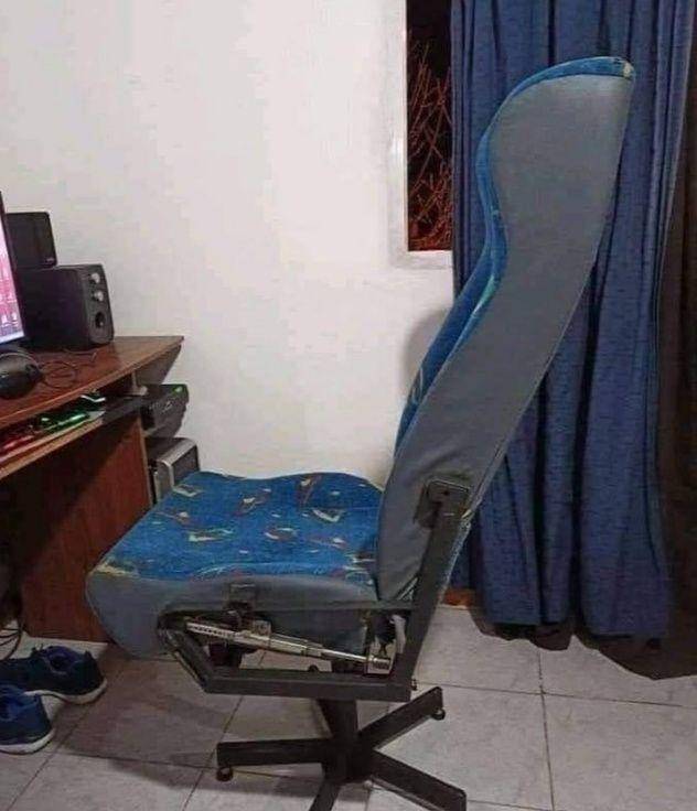 desain kursi nyeleneh (instagram.com/duhreceh)