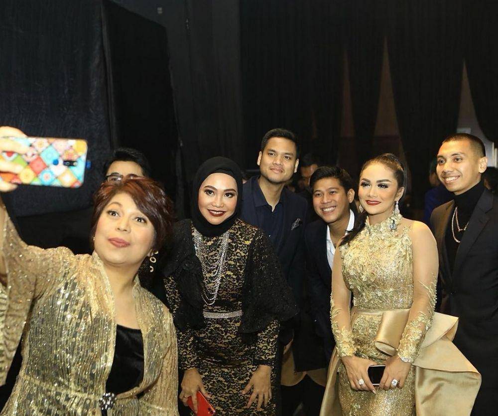 Krisdayanti bersama Elfa's Singers dan RAN(instagram.com/krisdayantilemos)