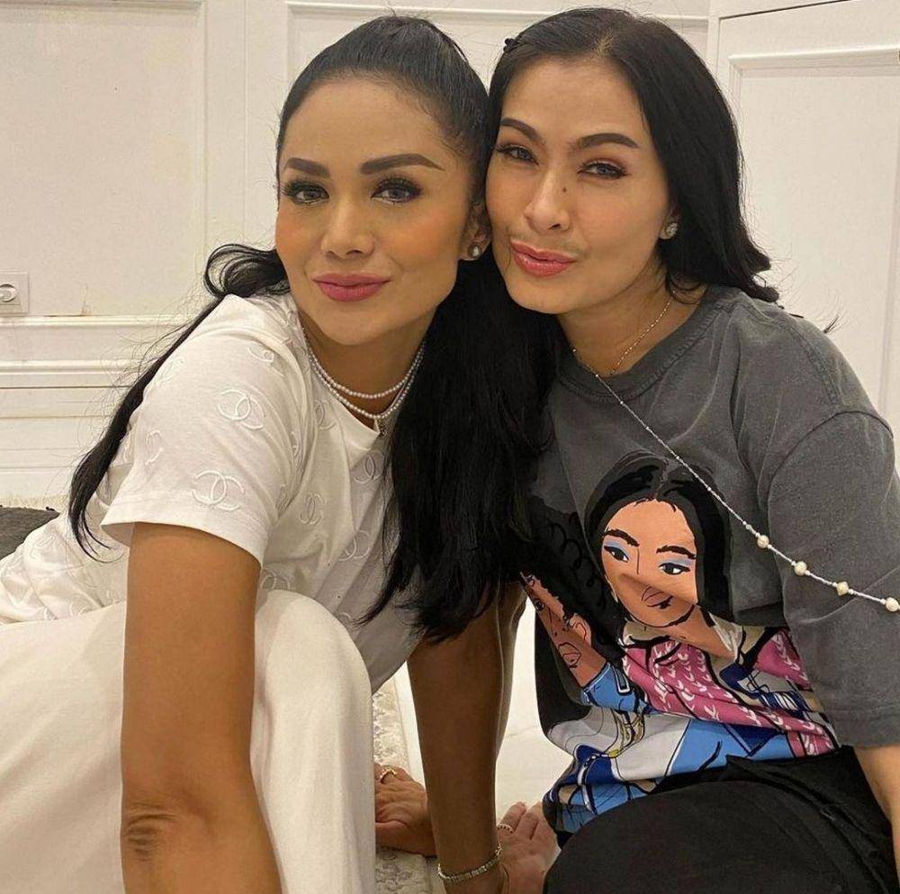 Krisdayanti bersama Iis Dahlia (instagram.com/krisdayantilemos)