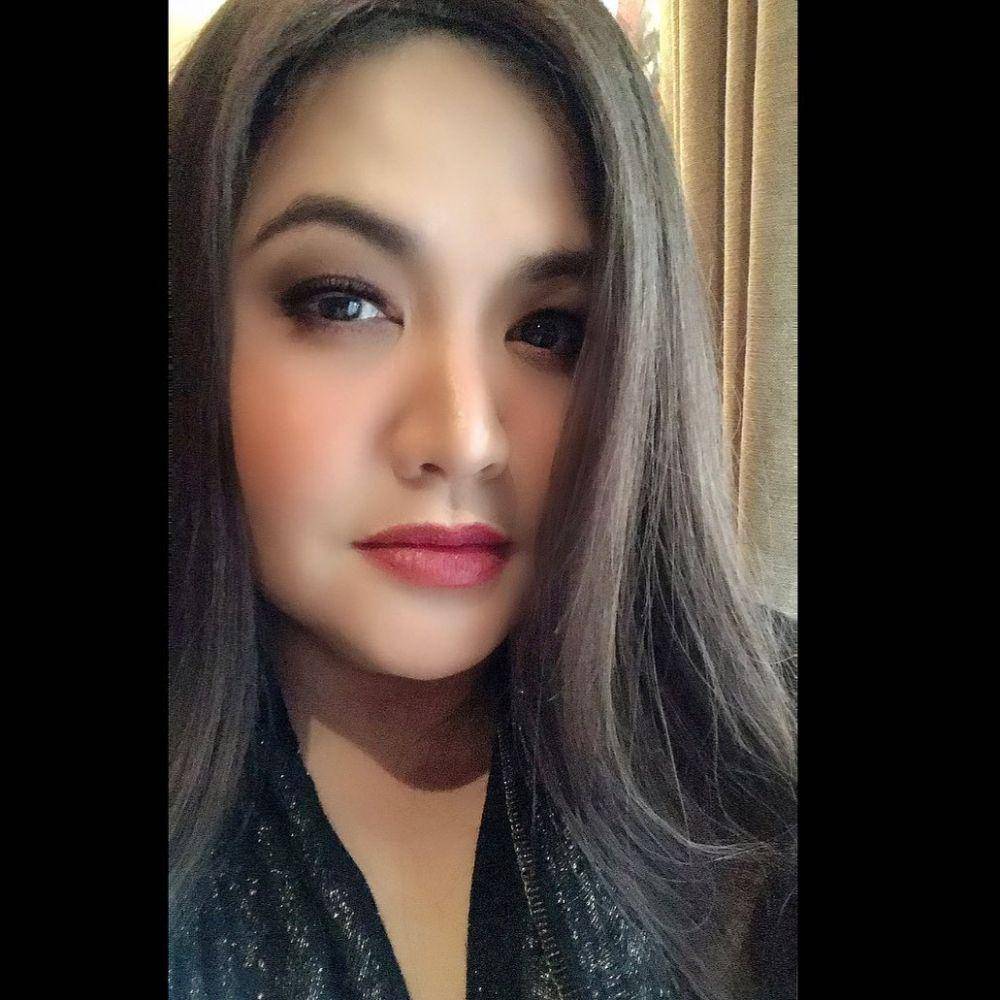 Cornelia Agatha (instagram.com/perempuanpanggung)