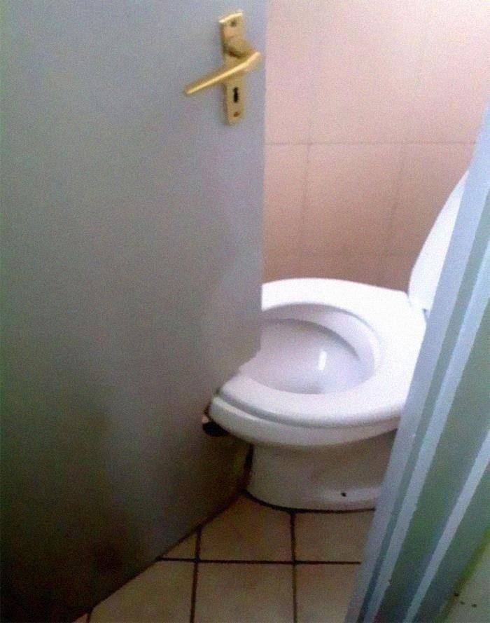 perabotan rumah di tempat tak seharusnya (reddit.com/frank_-_horrigan)