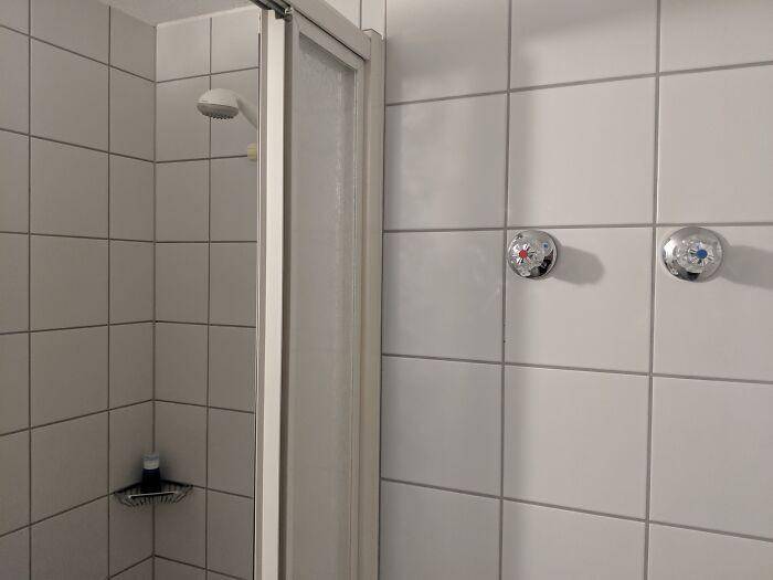 perabotan rumah di tempat tak seharusnya (reddit.com/hwhouston517)