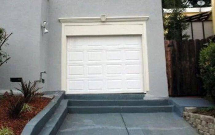 perabotan rumah di tempat tak seharusnya (reddit.com/i_am_none_ya)