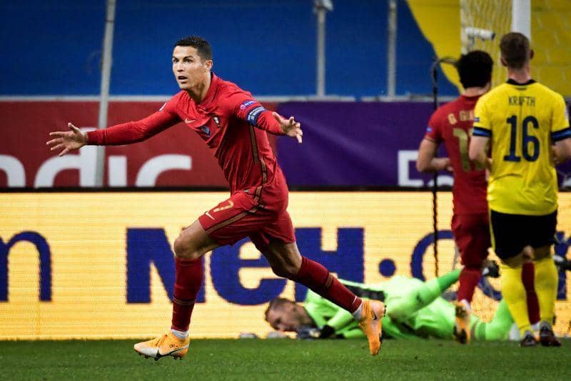 Selebrasi gol Cristiano Ronaldo ke gawang Swedia (thestar.com)