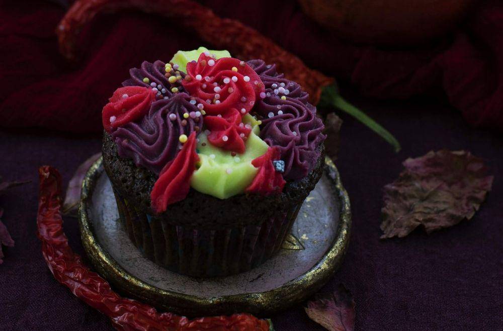 ilustrasi black velvet cupcake (pixabay.com/Emma Ghita)