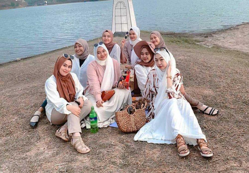 7 Warna Jilbab Netral yang Harus Dimiliki Hijabers