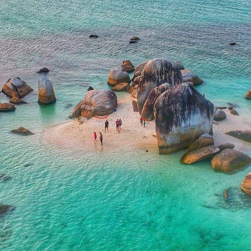 Pantai Belitung (instagram.com/belitonggeopark)