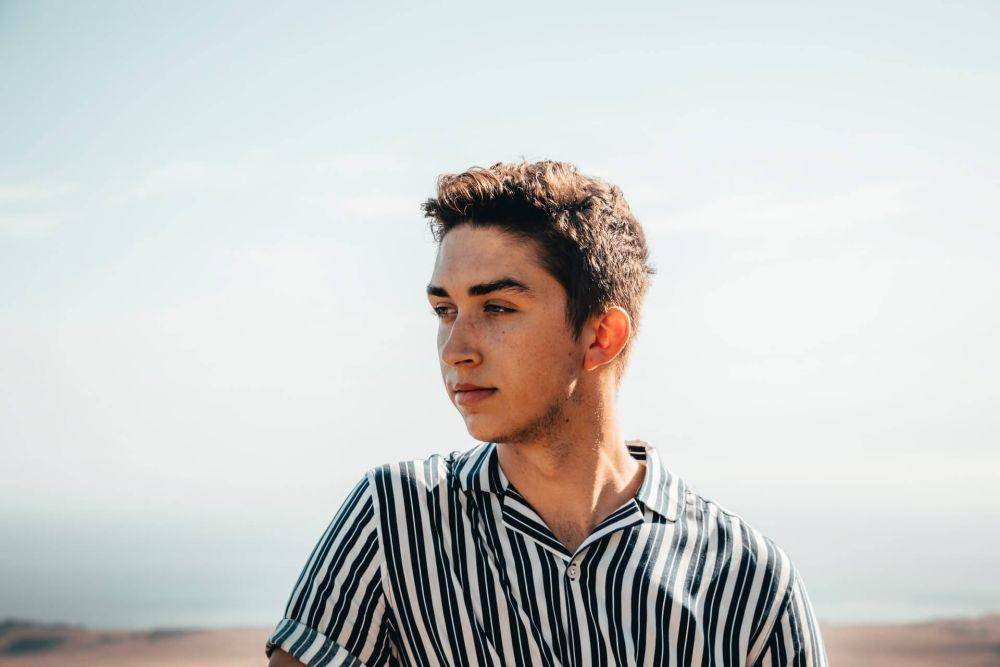 ilustrasi pria merenung (unsplash.com/Griffin Wooldridge)