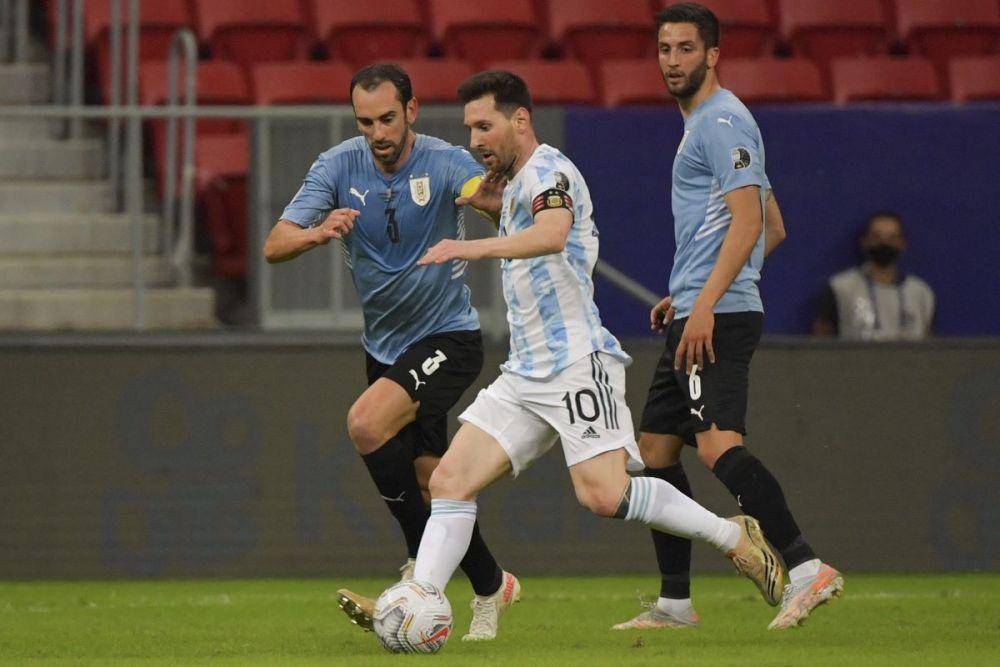 potret Lionel Messi menghadapi Uruguay (barcablaugranes.com)