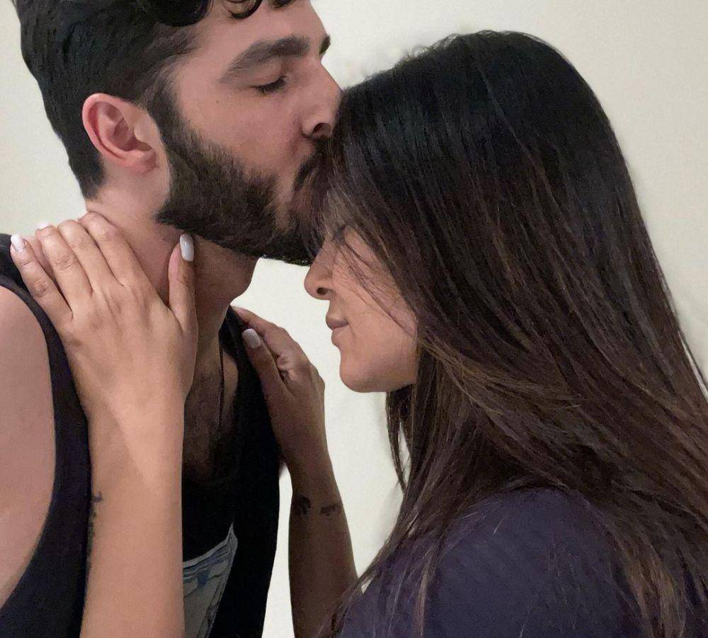 Sushmita Sen dan kekasih (instagram.com/rohmanshawl)