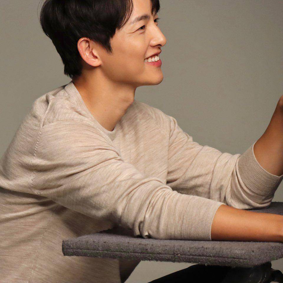 Song Joong Ki glowing (instagram.com/hi_songjoongki)