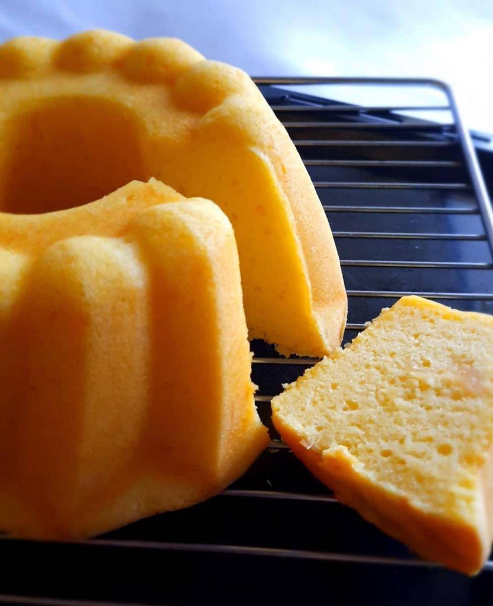 Bolu putih telur panggang (instagram.com/munadiah_e)