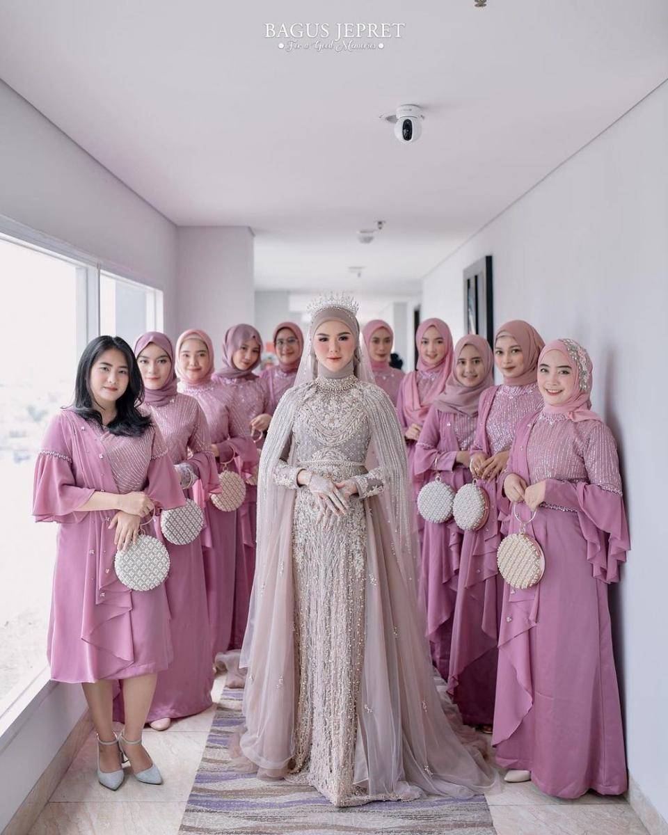 Irlita Almaida (bagusjepret via instagram.com/irlitalmaida)