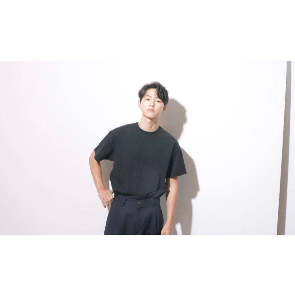 Song Joong Ki glowing (instagram.com/hi_songjoongki)