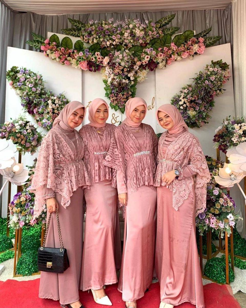 Ilustrasi seragam bridesmaid warna pastel (instagram.com/novarizki17)